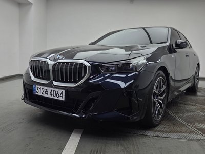 BMW 5 SERIES - 1