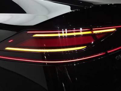 صورة 10 لـ 2022 Genesis G90