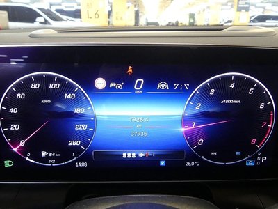 MERCEDES-BENZ GLC - 8