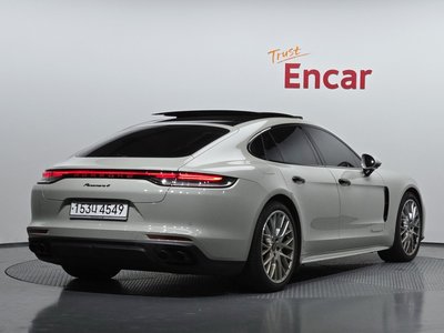PORSCHE PANAMERA - 4