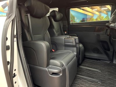 TOYOTA ALPHARD - 9