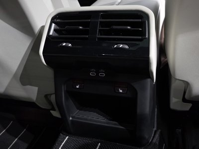 2025 BMW 5 SERIES — миниатюра 25