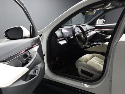 2025 BMW 5 SERIES — миниатюра 13
