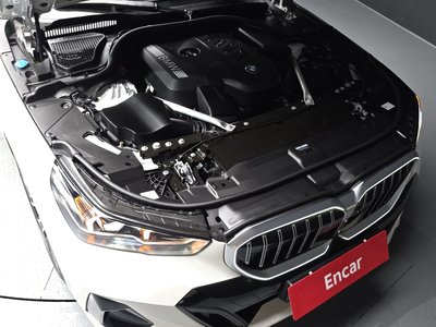 2025 BMW 5 SERIES 照片 7
