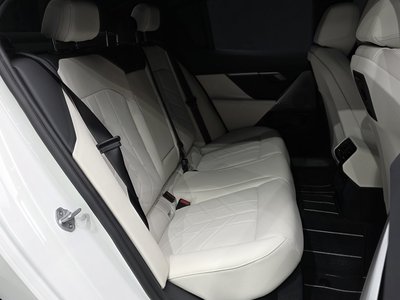 2025 BMW 5 SERIES — миниатюра 17