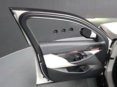 2025 BMW 5 SERIES — миниатюра 14