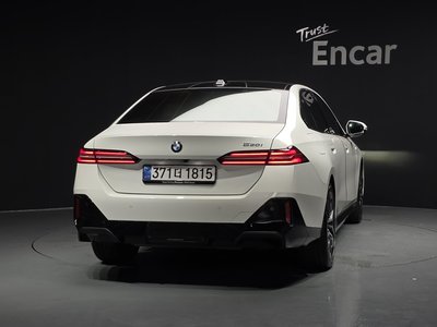 2025 BMW 5 SERIES 照片 4