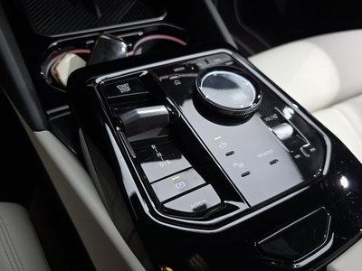 2025 BMW 5 SERIES — миниатюра 12