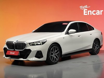 2025 BMW 5 SERIES 照片 1