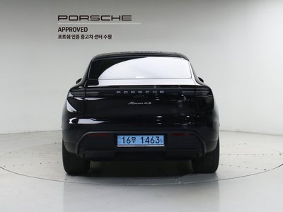 2025 Porsche MACAN photo 3