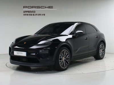 2025 Porsche MACAN photo 1