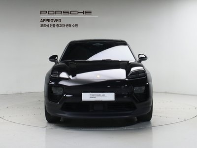 2025 Porsche MACAN photo 2