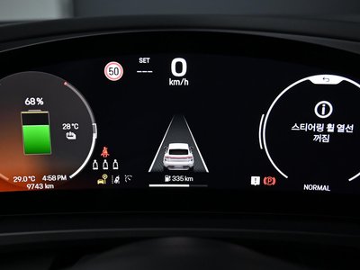2025 Porsche MACAN photo 8