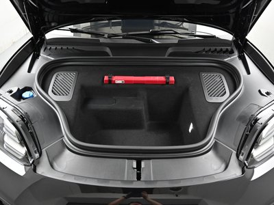 2025 Porsche MACAN photo 7