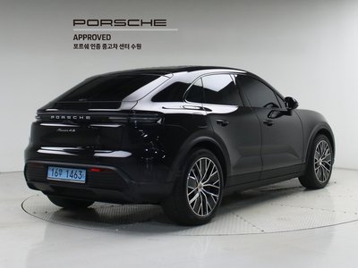 2025 Porsche MACAN photo 4