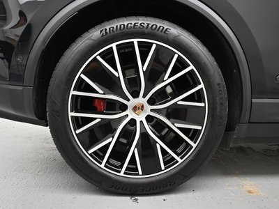 2025 Porsche MACAN photo 6