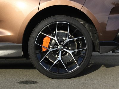 ASTON MARTIN DBX - 5