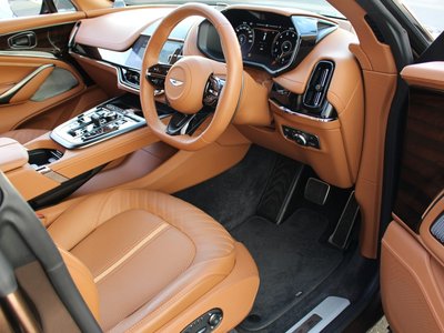 ASTON MARTIN DBX - 3