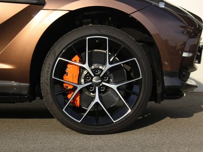 ASTON MARTIN DBX - 6