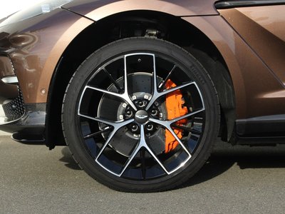 ASTON MARTIN DBX - 4