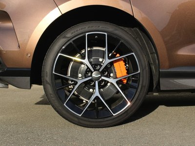 ASTON MARTIN DBX - 7