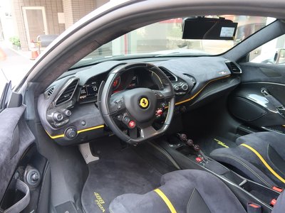 FERRARI 488 PISTA - 3