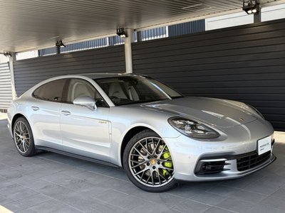PORSCHE PANAMERA - 4