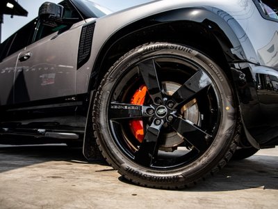 LAND ROVER DEFENDER - 5