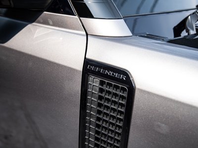 LAND ROVER DEFENDER - 6