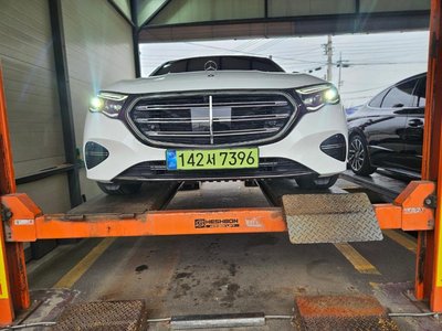 MERCEDES-BENZ E-CLASS - 1