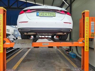 MERCEDES-BENZ E-CLASS - 2