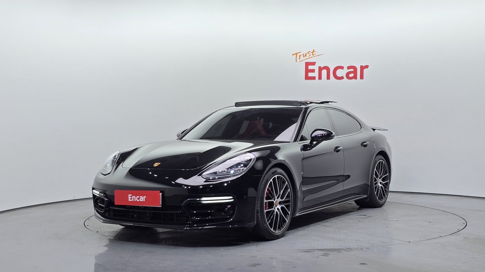 PORSCHE PANAMERA - View 1