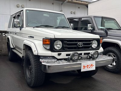 TOYOTA LAND CRUISER 70 - 4