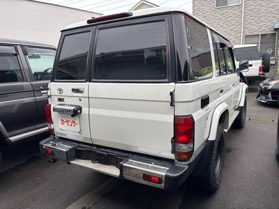 TOYOTA LAND CRUISER 70 - 6