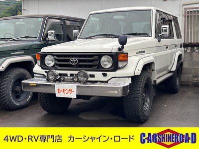 TOYOTA LAND CRUISER 70 - 1