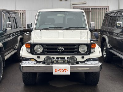 TOYOTA LAND CRUISER 70 - 3