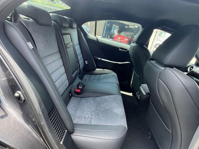 2022 Lexus IS — миниатюра 38