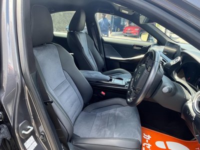 2022 Lexus IS — миниатюра 7