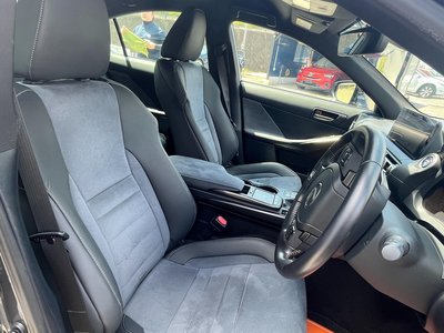 2022 Lexus IS — миниатюра 9