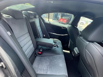 2022 Lexus IS — миниатюра 39