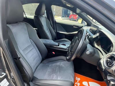 2022 Lexus IS — миниатюра 8