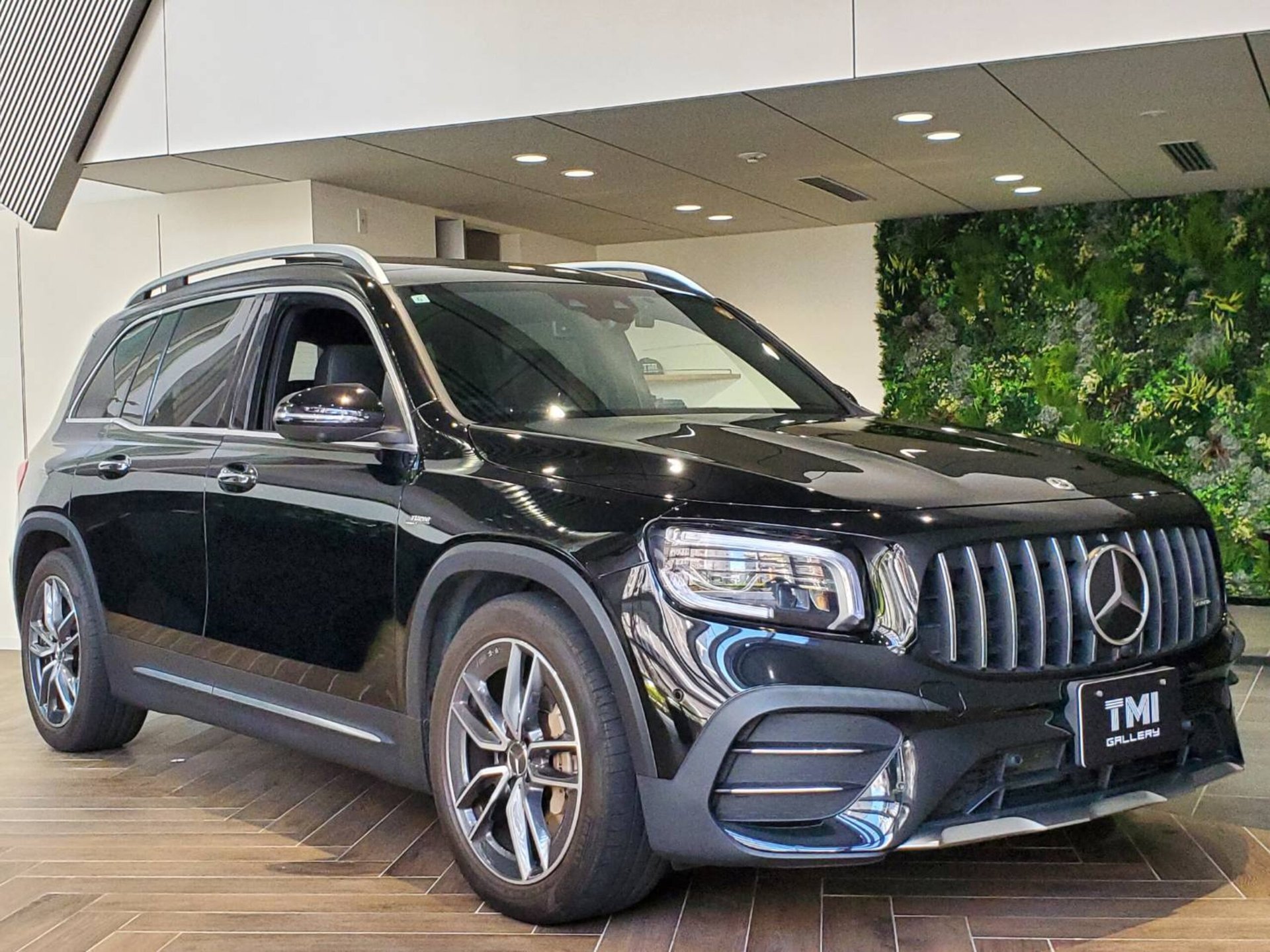 MERCEDES-BENZ GLB AMG - View 1