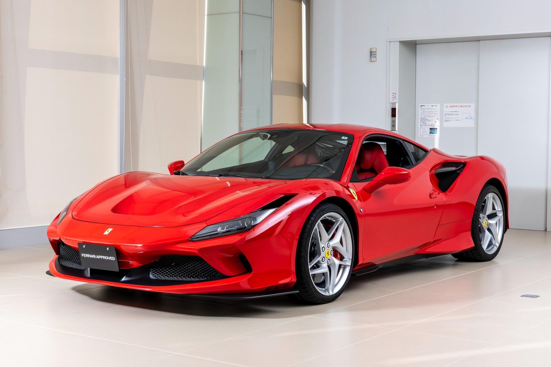 FERRARI F8 TRIBUTO - View 1
