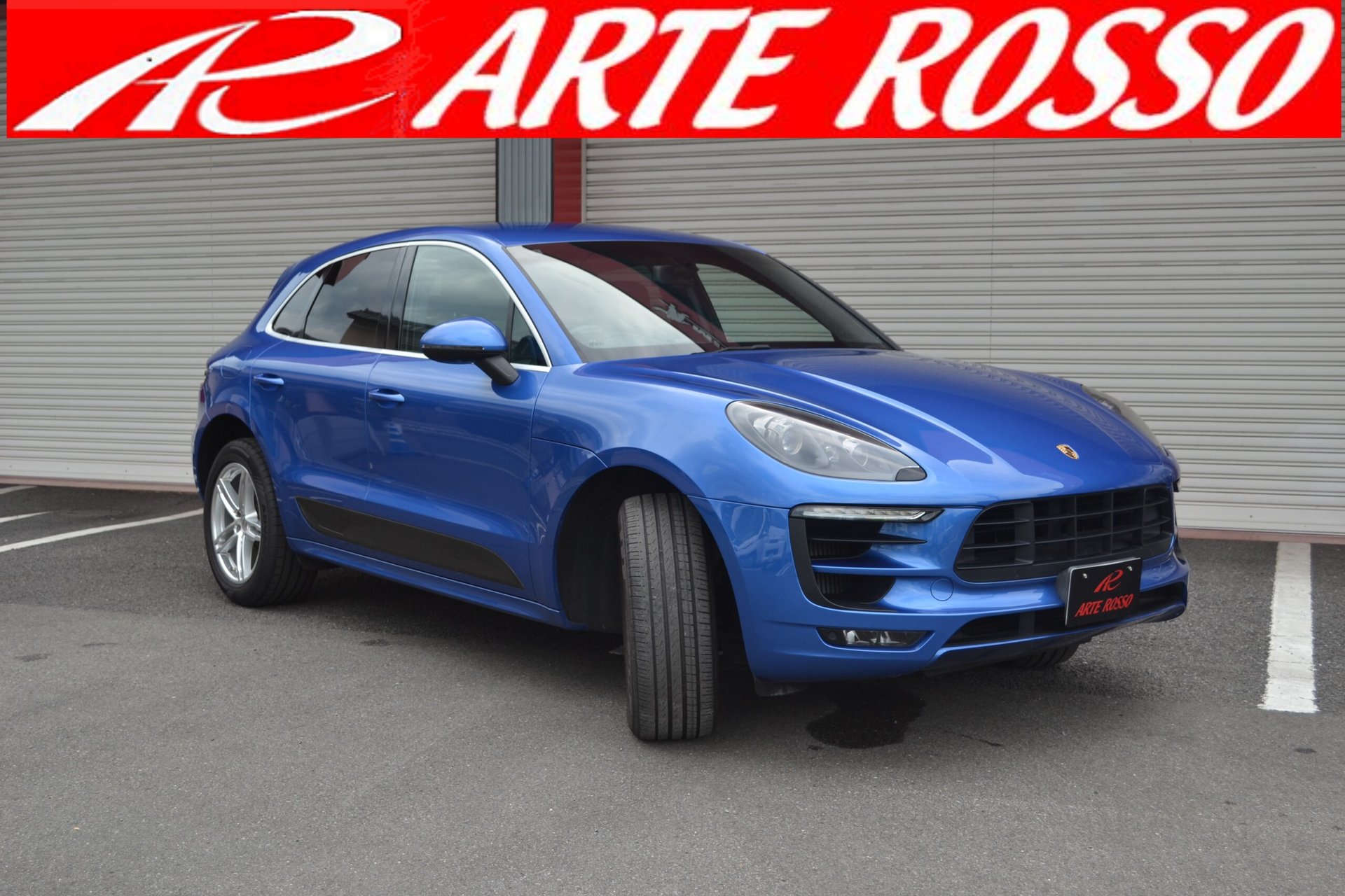PORSCHE MACAN - View 1