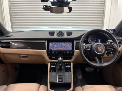 PORSCHE MACAN - 10