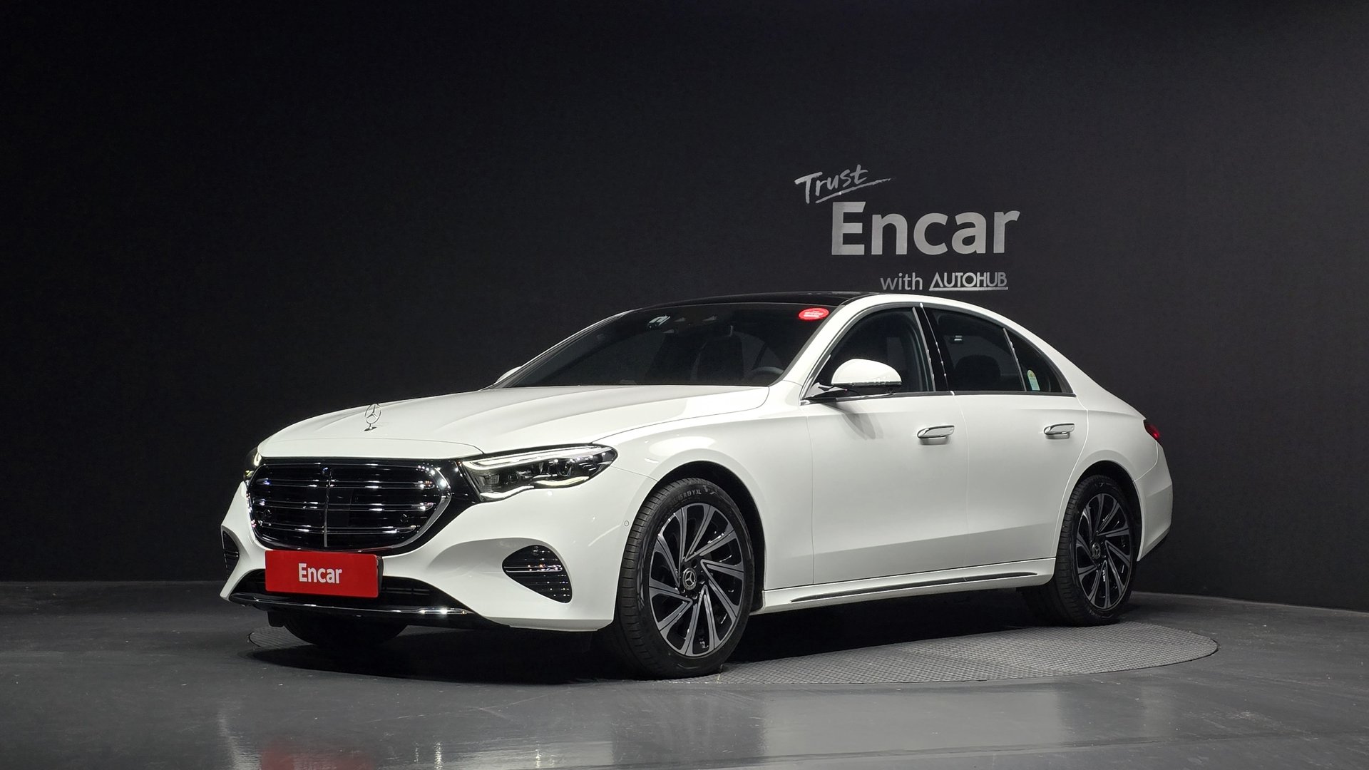 MERCEDES-BENZ E-CLASS - View 1