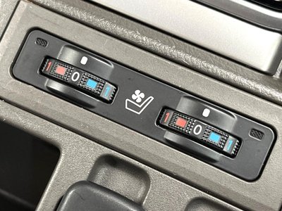 TOYOTA LAND CRUISER PRADO - 8