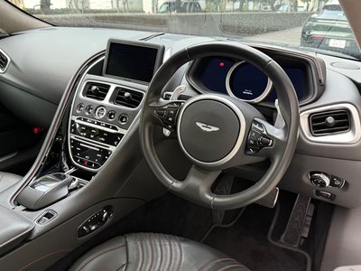 ASTON MARTIN DB11 - 5