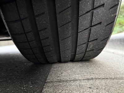 ASTON MARTIN DB11 - 9