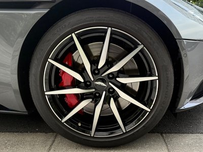 ASTON MARTIN DB11 - 8